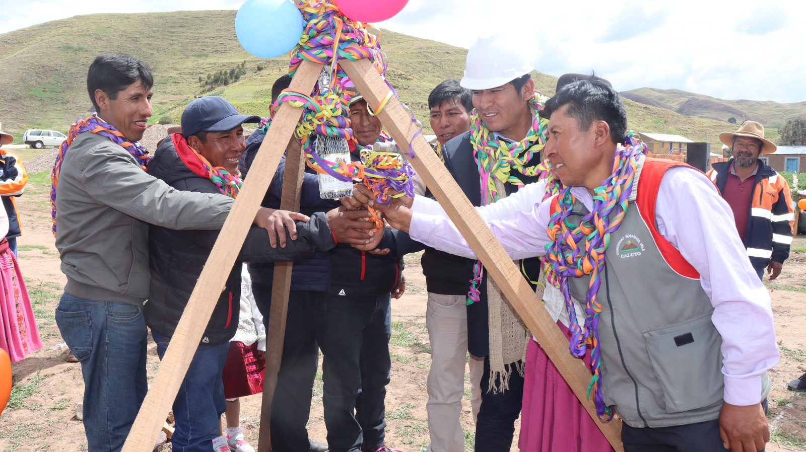 Orurillo Inician obra de moderna infraestructura deportiva en la