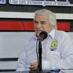 En campaña proselitista Fernando Olivera responsabiliza a la incapacidad del gobierno y no a la constitución por la crisis del país