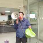 Expresidente de las Cuatro Zonas realiza plantón frente a comisaría de Juliaca y exige reorganización de la Policía Nacional